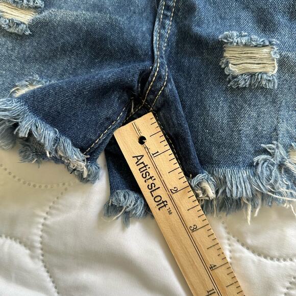 KanCan Distressed Cutoff Shorts Size 7/27 - Picture 8 of 10